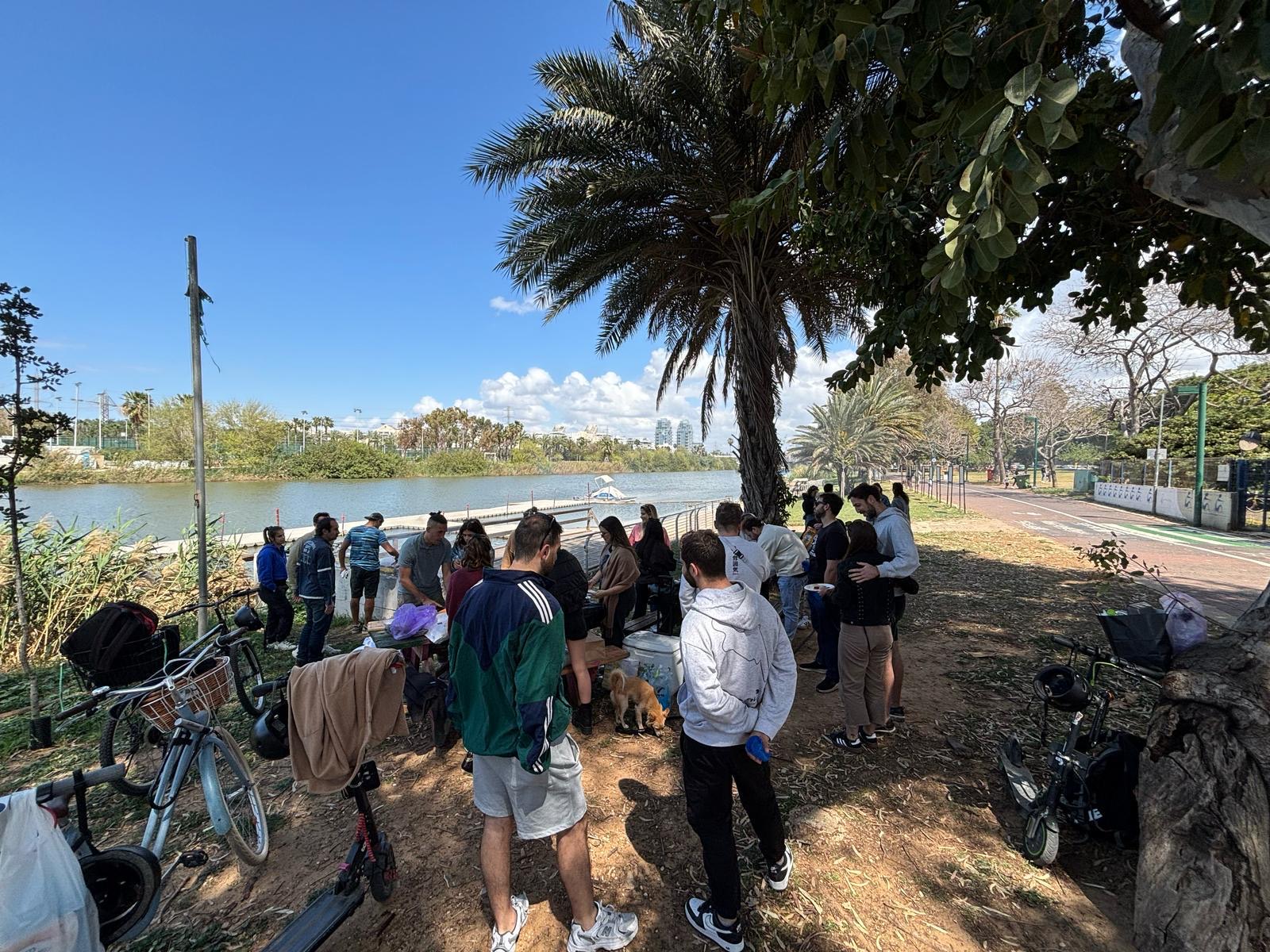 A La Casa picnic by the Yarkon River